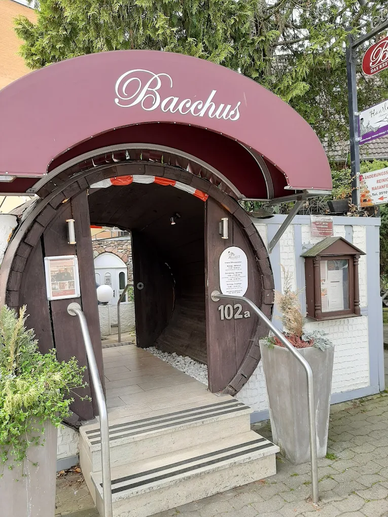 Bacchus – klassischer Grieche im Dorf